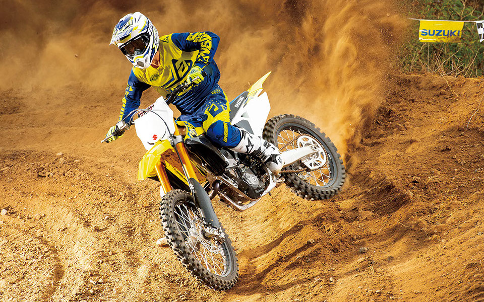 rm-z250m1_action_4-crop-u54787